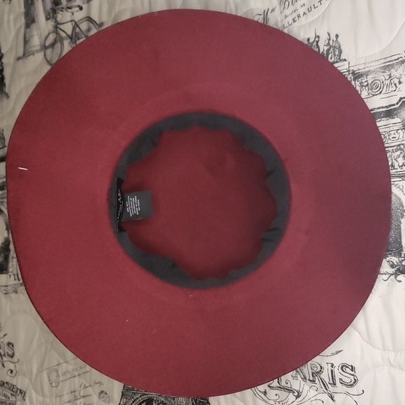 Red Marcus Adler hat - Picture 2 of 3
